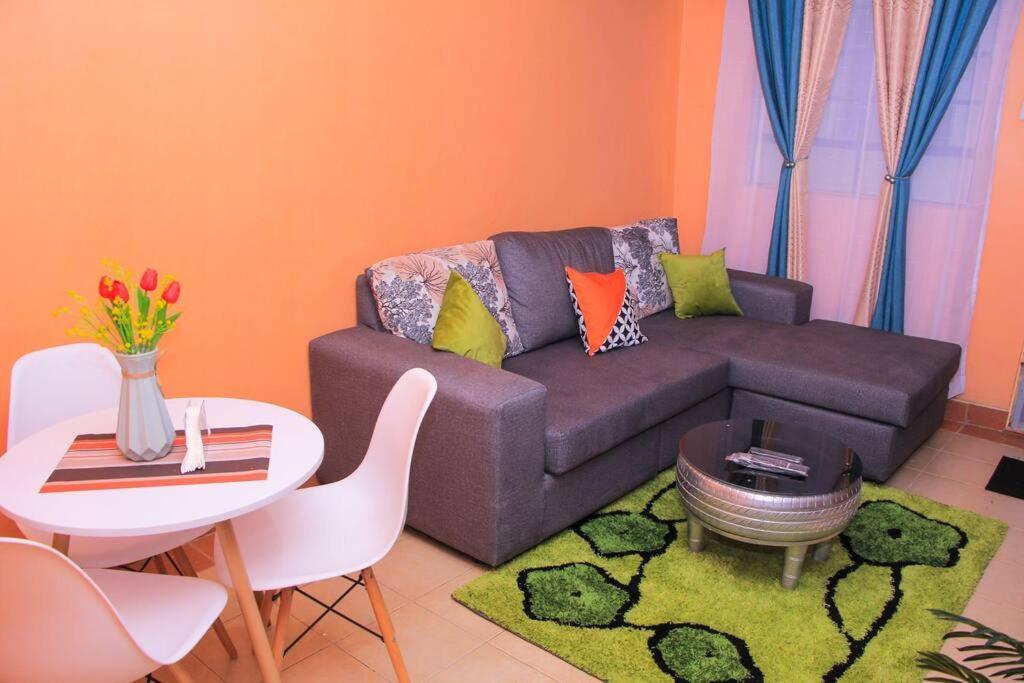 Cozy Homes 1 Bedroom House With Wi-Fi King Size Bed. Free Parking Найваша Екстер'єр фото