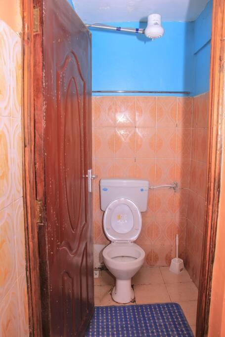 Cozy Homes 1 Bedroom House With Wi-Fi King Size Bed. Free Parking Найваша Екстер'єр фото